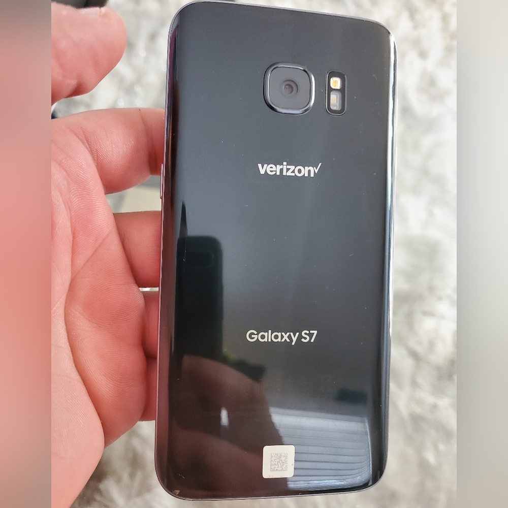 Unlocked Samsung Galaxy s7 32GB Black - Picture 2 of 2